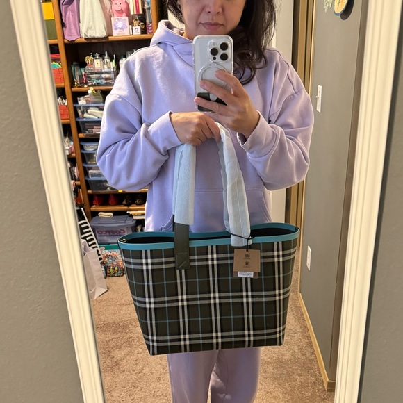 Authentic Burberry tote bag - Picture 10 of 11